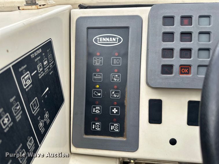 image for item DO3393 Tennant  8410 sweeper/scrubber