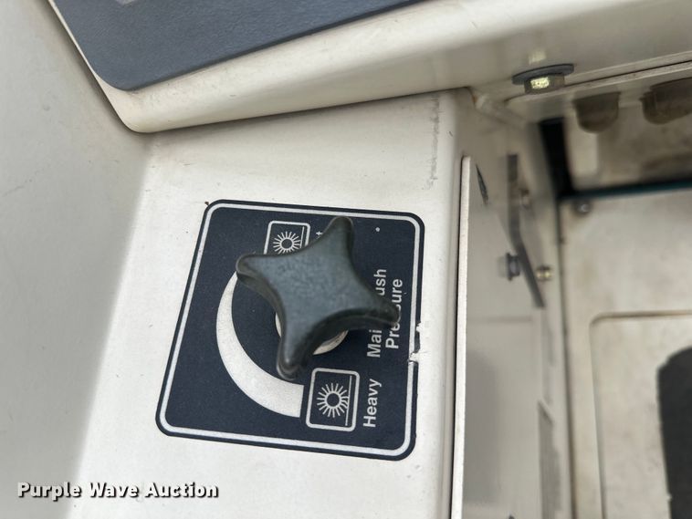 image for item DO3393 Tennant  8410 sweeper/scrubber