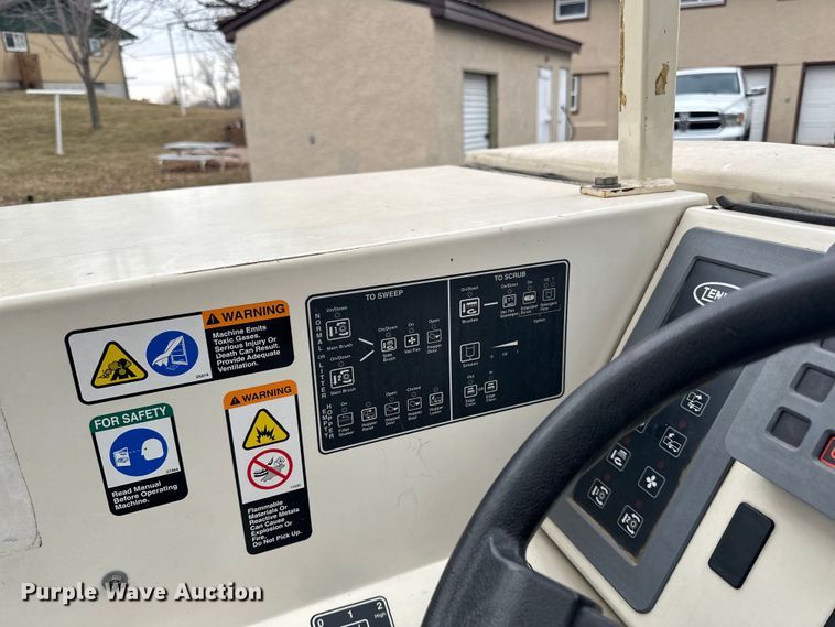 image for item DO3393 Tennant  8410 sweeper/scrubber