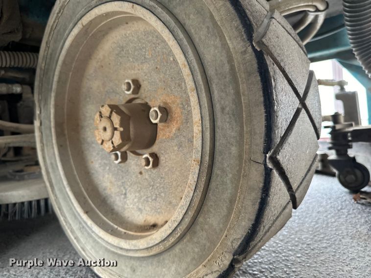 image for item DO3393 Tennant  8410 sweeper/scrubber