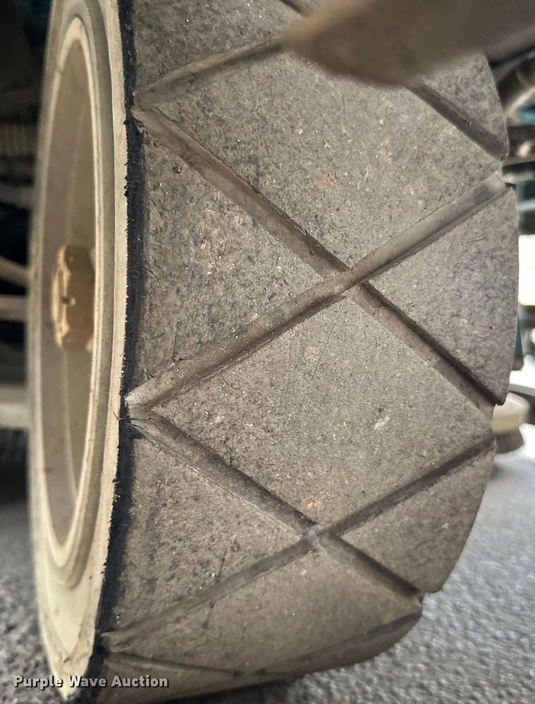 image for item DO3393 Tennant  8410 sweeper/scrubber