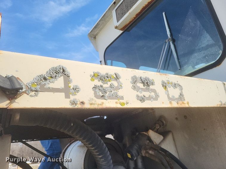 image for item DO4830 Mertz 4250 applicator truck