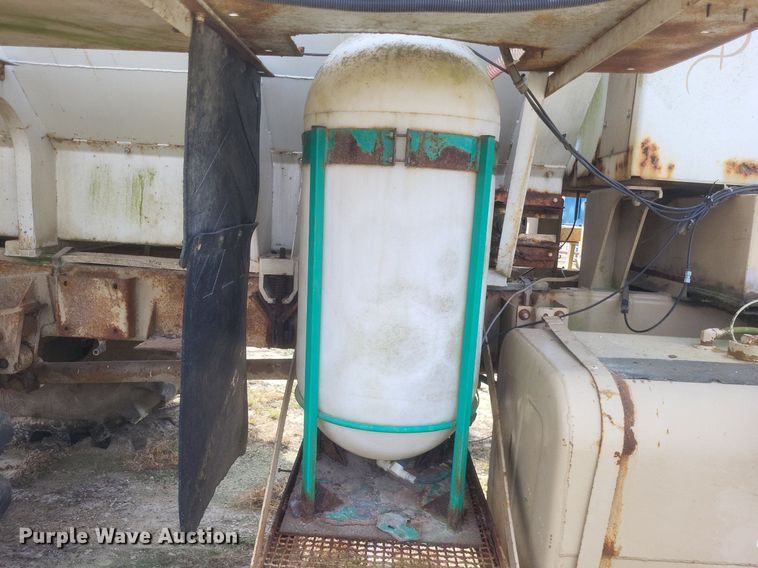 image for item DO4830 Mertz 4250 applicator truck