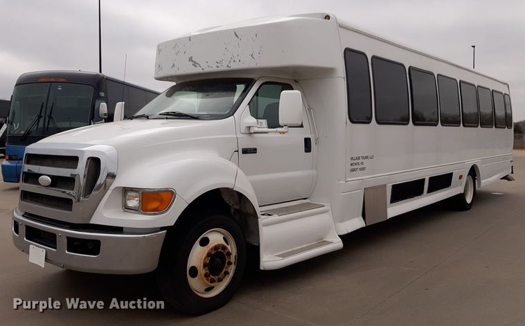 image for item DP2704 2009 Ford F650 Super Duty shuttle bus