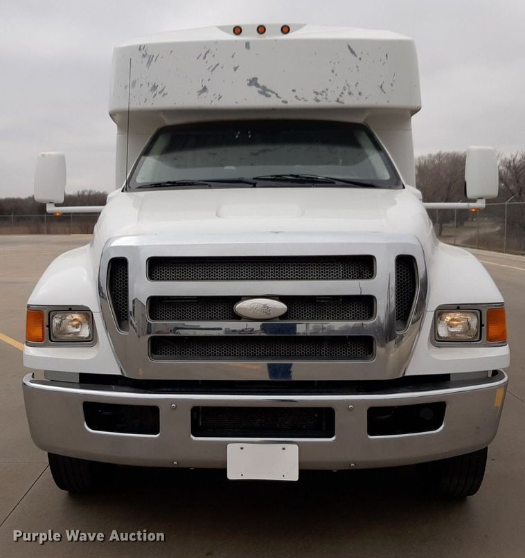 image for item DP2704 2009 Ford F650 Super Duty shuttle bus