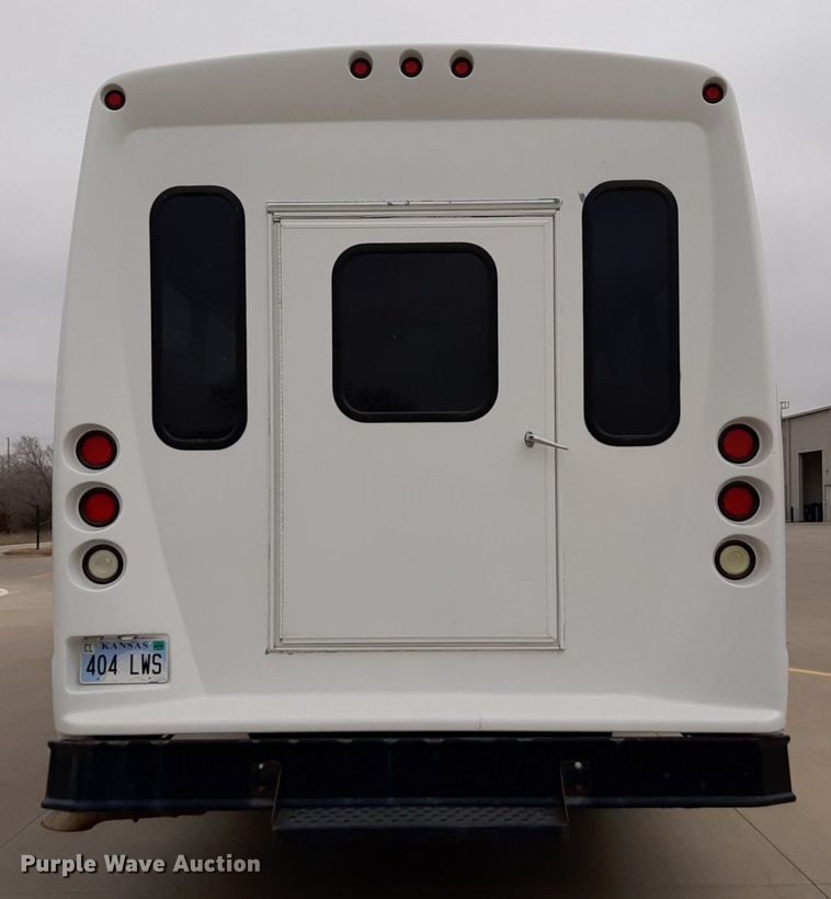 image for item DP2704 2009 Ford F650 Super Duty shuttle bus