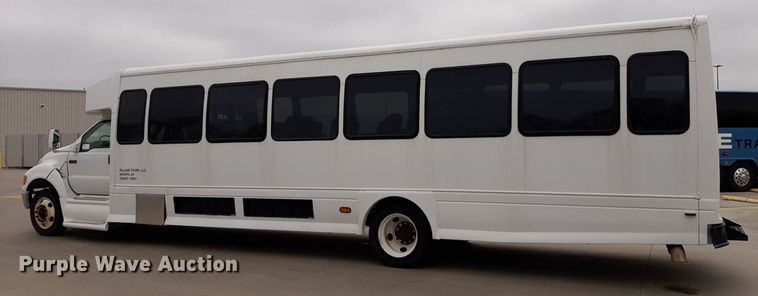 image for item DP2704 2009 Ford F650 Super Duty shuttle bus
