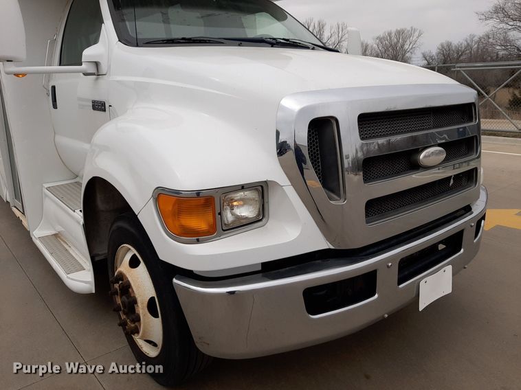 image for item DP2704 2009 Ford F650 Super Duty shuttle bus