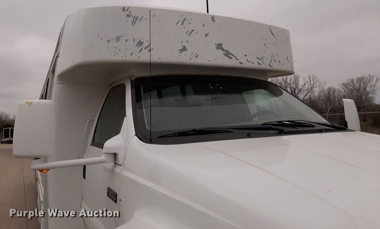 image for item DP2704 2009 Ford F650 Super Duty shuttle bus