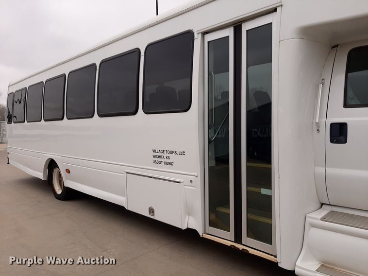 image for item DP2704 2009 Ford F650 Super Duty shuttle bus