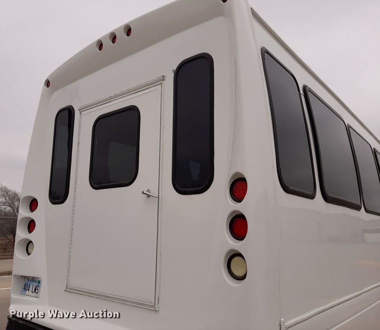 image for item DP2704 2009 Ford F650 Super Duty shuttle bus