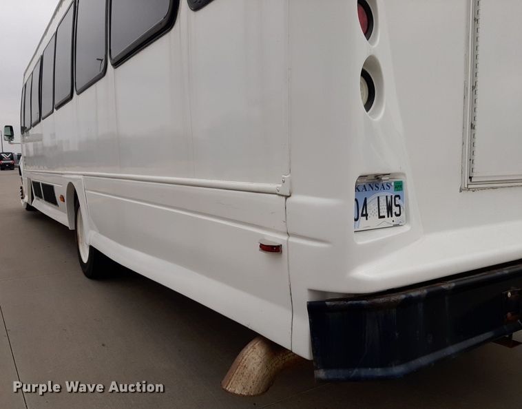 image for item DP2704 2009 Ford F650 Super Duty shuttle bus