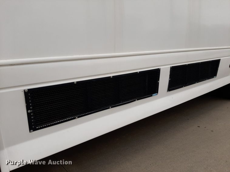 image for item DP2704 2009 Ford F650 Super Duty shuttle bus