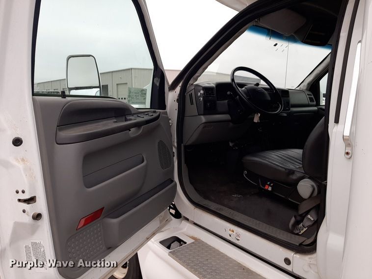 image for item DP2704 2009 Ford F650 Super Duty shuttle bus