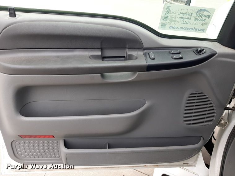 image for item DP2704 2009 Ford F650 Super Duty shuttle bus