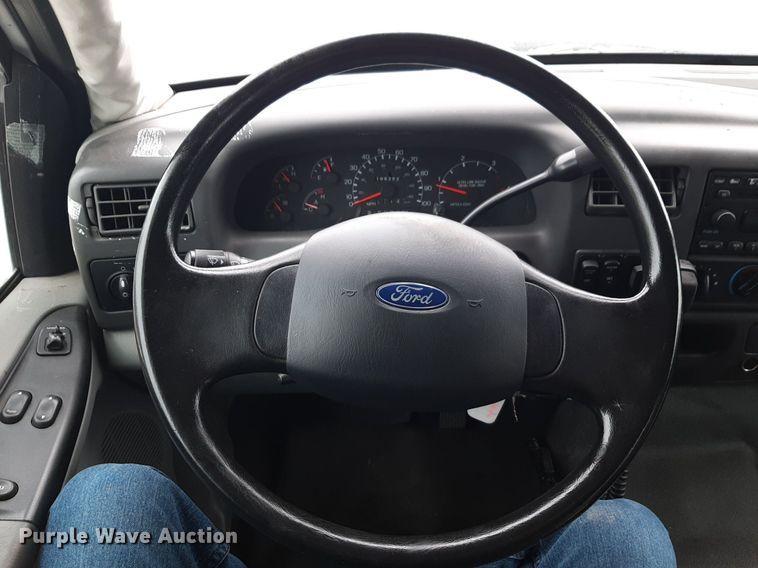 image for item DP2704 2009 Ford F650 Super Duty shuttle bus