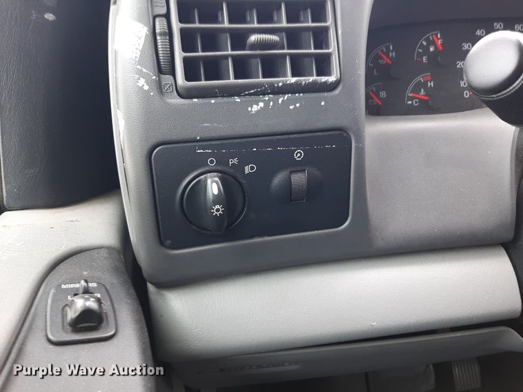 image for item DP2704 2009 Ford F650 Super Duty shuttle bus