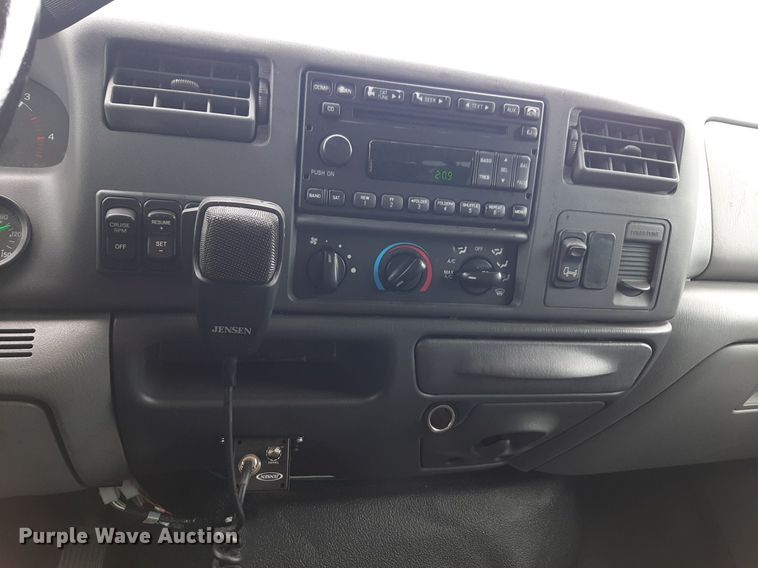 image for item DP2704 2009 Ford F650 Super Duty shuttle bus