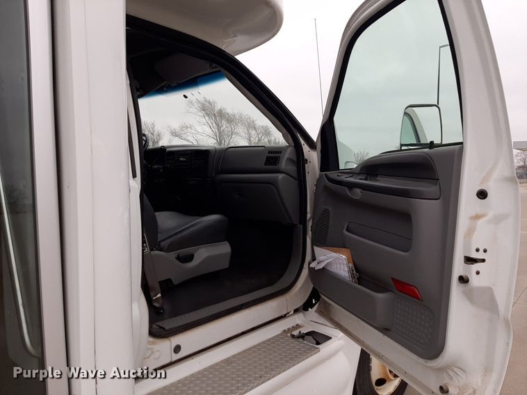 image for item DP2704 2009 Ford F650 Super Duty shuttle bus