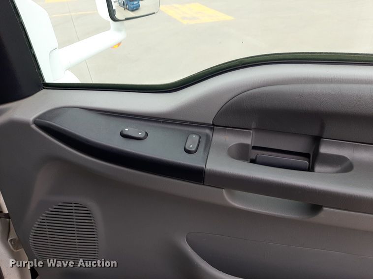 image for item DP2704 2009 Ford F650 Super Duty shuttle bus