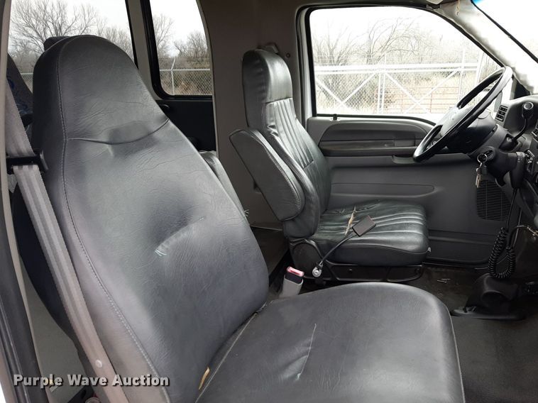 image for item DP2704 2009 Ford F650 Super Duty shuttle bus