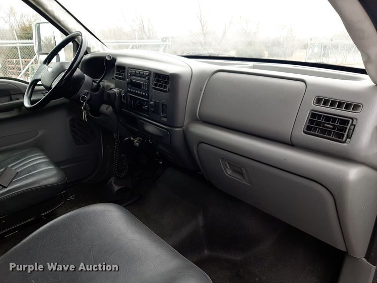 image for item DP2704 2009 Ford F650 Super Duty shuttle bus