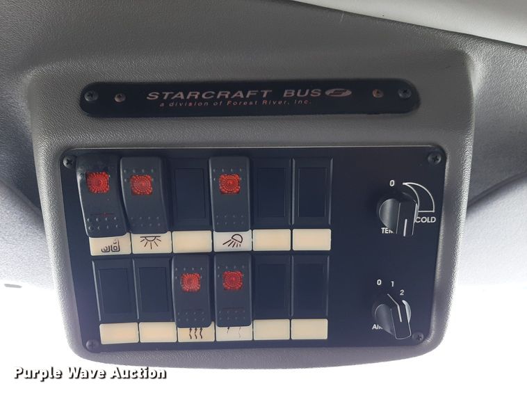 image for item DP2704 2009 Ford F650 Super Duty shuttle bus