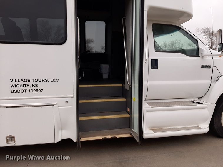 image for item DP2704 2009 Ford F650 Super Duty shuttle bus