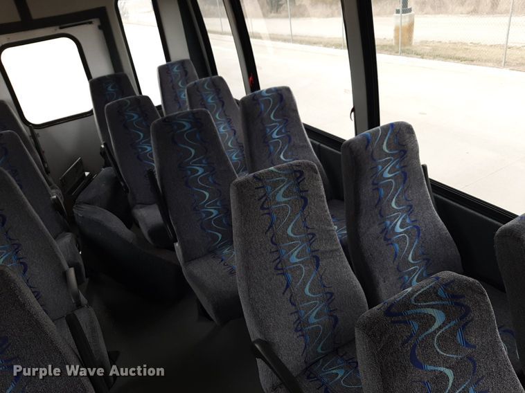 image for item DP2704 2009 Ford F650 Super Duty shuttle bus