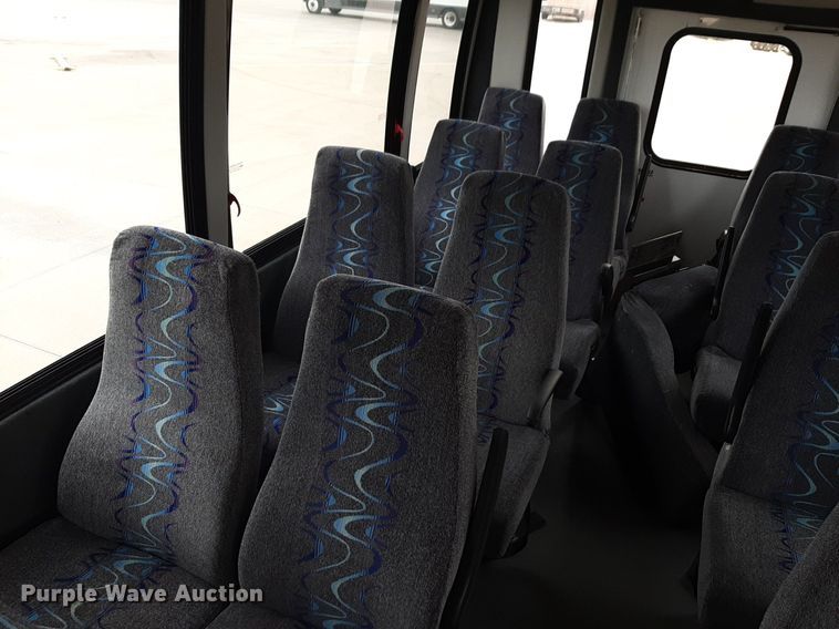 image for item DP2704 2009 Ford F650 Super Duty shuttle bus