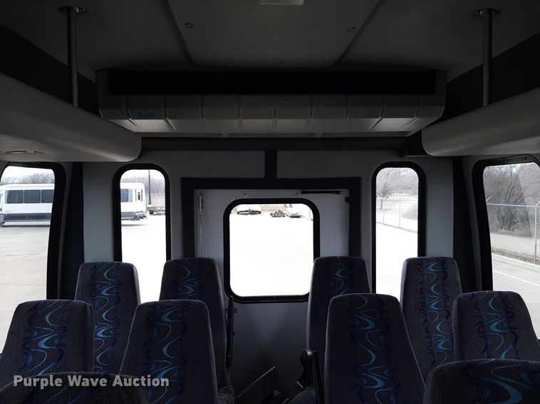 image for item DP2704 2009 Ford F650 Super Duty shuttle bus