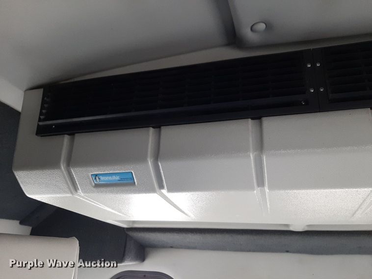 image for item DP2704 2009 Ford F650 Super Duty shuttle bus