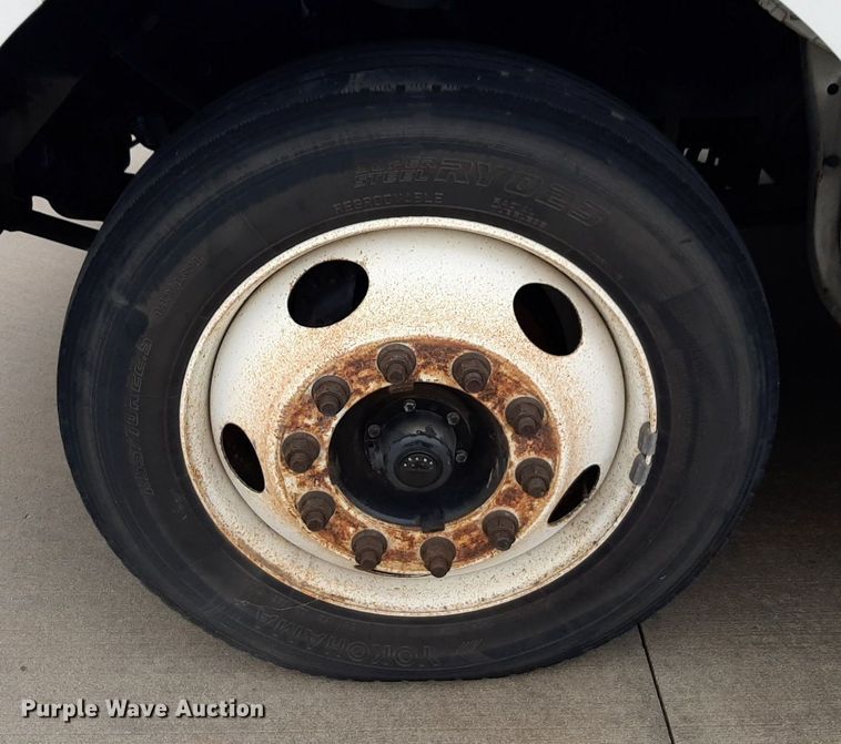 image for item DP2704 2009 Ford F650 Super Duty shuttle bus