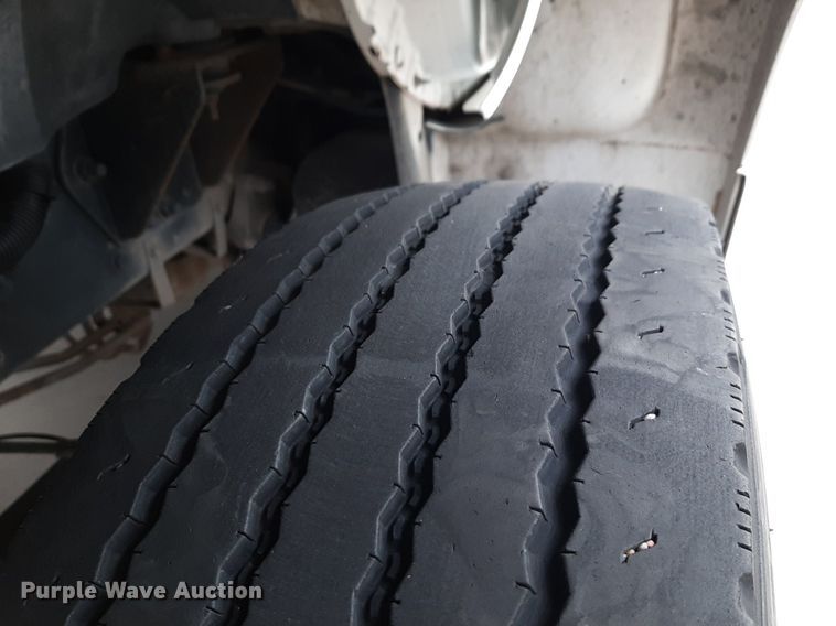 image for item DP2704 2009 Ford F650 Super Duty shuttle bus