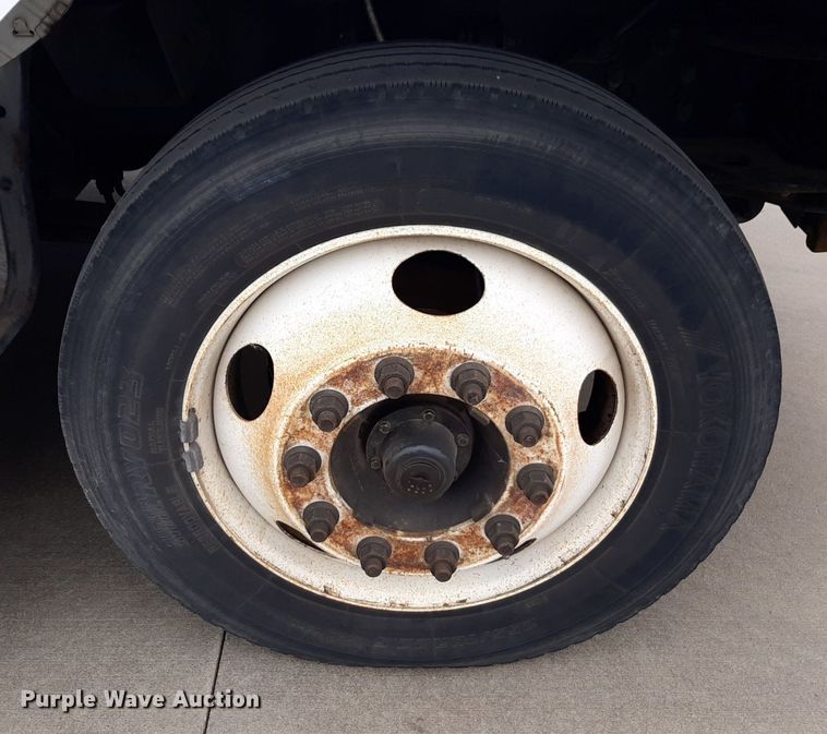 image for item DP2704 2009 Ford F650 Super Duty shuttle bus