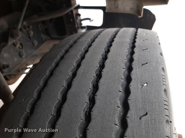 image for item DP2704 2009 Ford F650 Super Duty shuttle bus