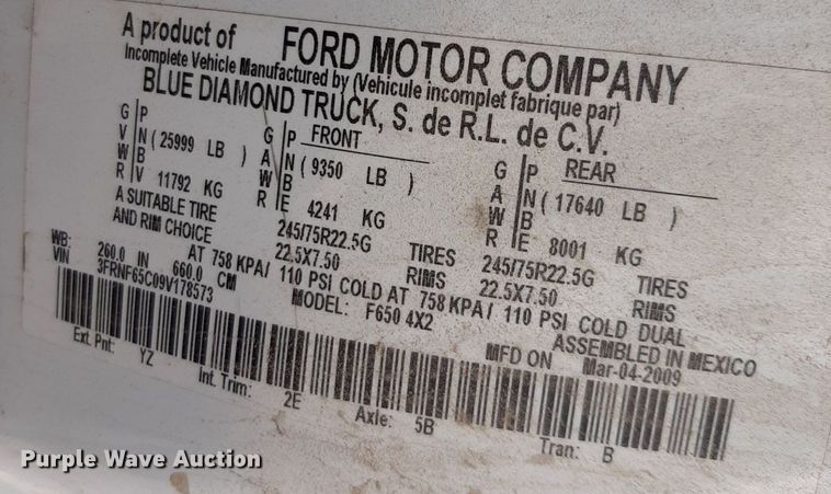 image for item DP2704 2009 Ford F650 Super Duty shuttle bus