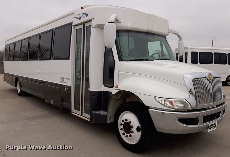 image for item DP2705 2013 International  Starcraft shuttle bus