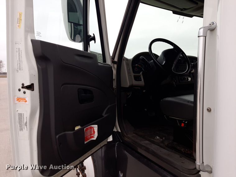 image for item DP2705 2013 International  Starcraft shuttle bus