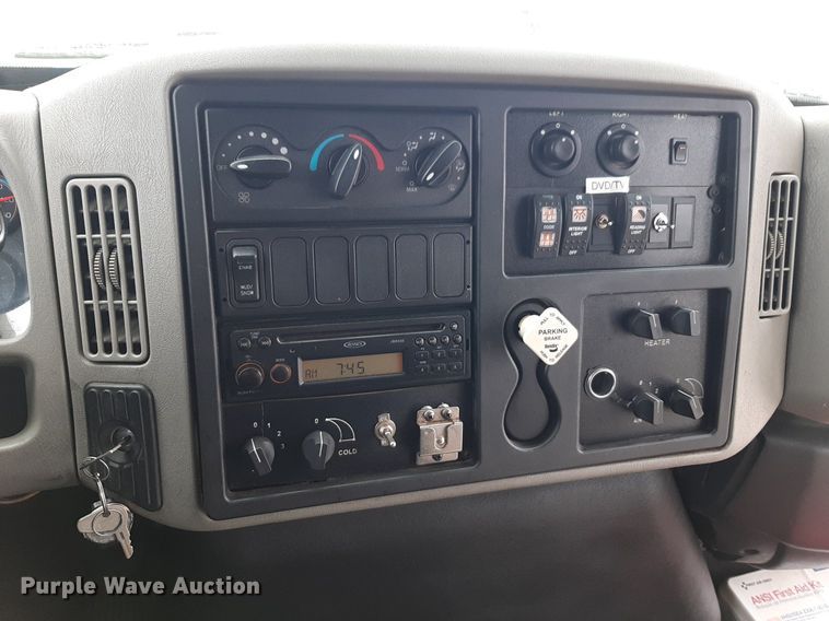 image for item DP2705 2013 International  Starcraft shuttle bus