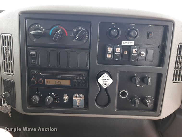 image for item DP2705 2013 International  Starcraft shuttle bus