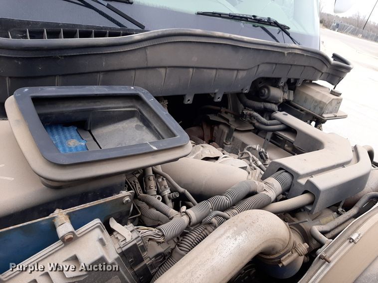 image for item DP2705 2013 International  Starcraft shuttle bus