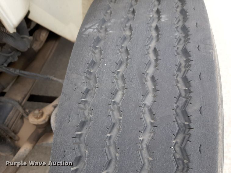 image for item DP2705 2013 International  Starcraft shuttle bus