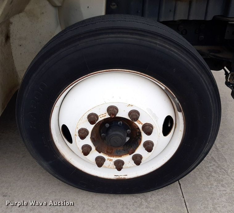 image for item DP2705 2013 International  Starcraft shuttle bus