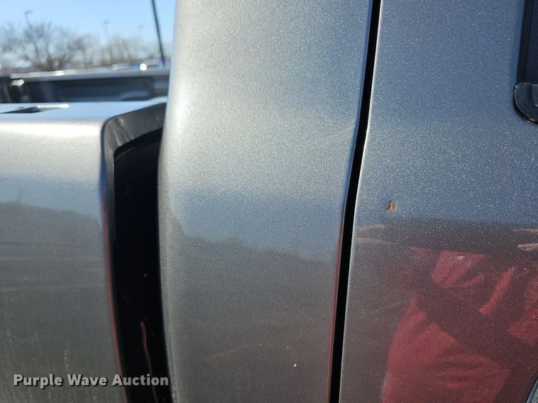 image for item DQ4372 2005 Toyota  Tundra pickup truck