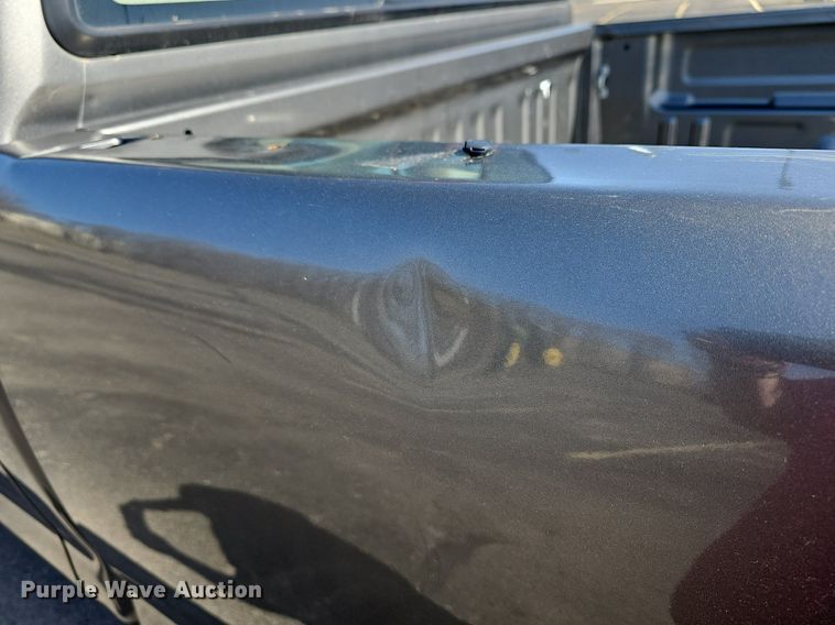 image for item DQ4372 2005 Toyota  Tundra pickup truck