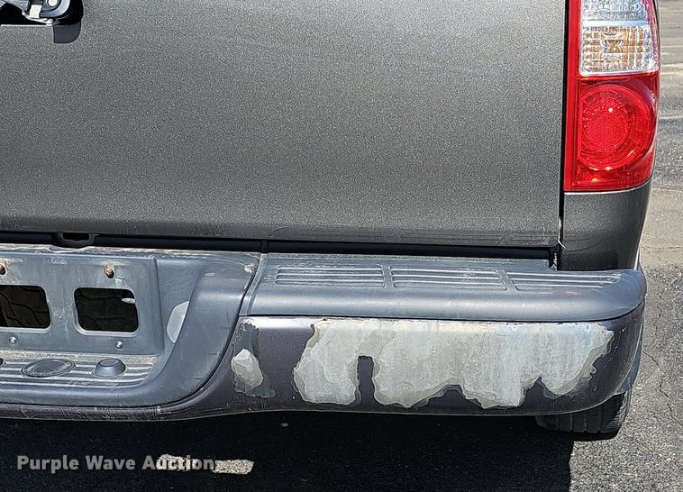 image for item DQ4372 2005 Toyota  Tundra pickup truck