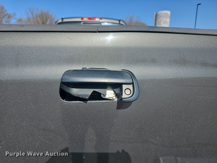 image for item DQ4372 2005 Toyota  Tundra pickup truck