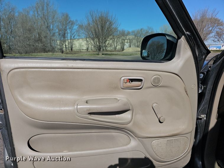 image for item DQ4372 2005 Toyota  Tundra pickup truck