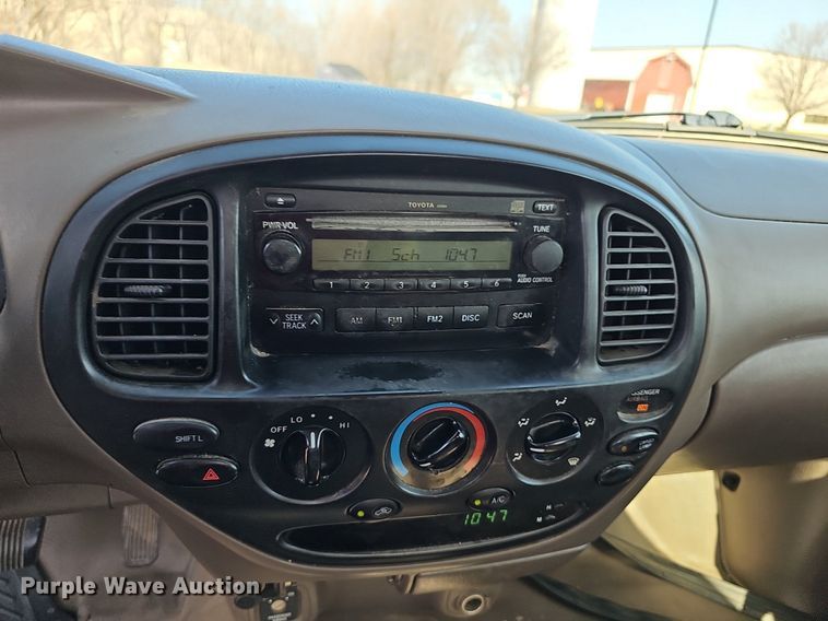 image for item DQ4372 2005 Toyota  Tundra pickup truck